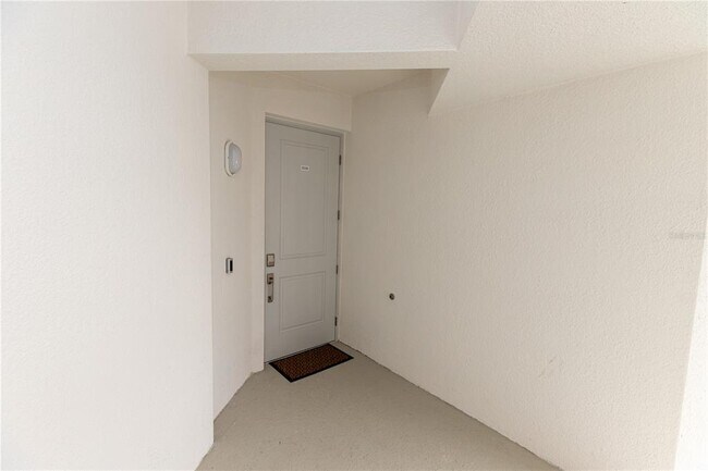 Building Photo - 15375 Grn Acrs Ave