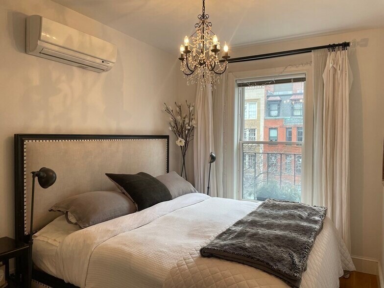 Building Photo - 209 Newbury St