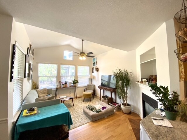 Building Photo - 141 Rowena Pl