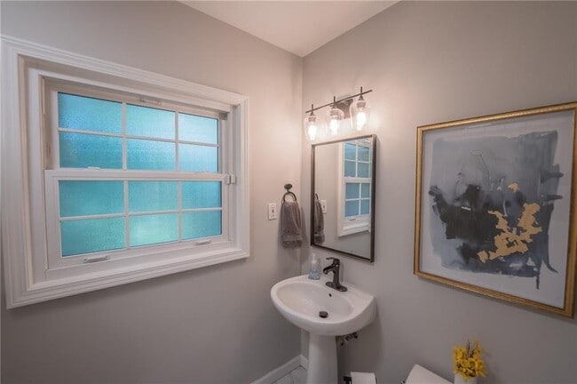 Building Photo - 1210 Lenox Cir NE