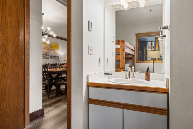 Building Photo - 2200 Apres Ski Way