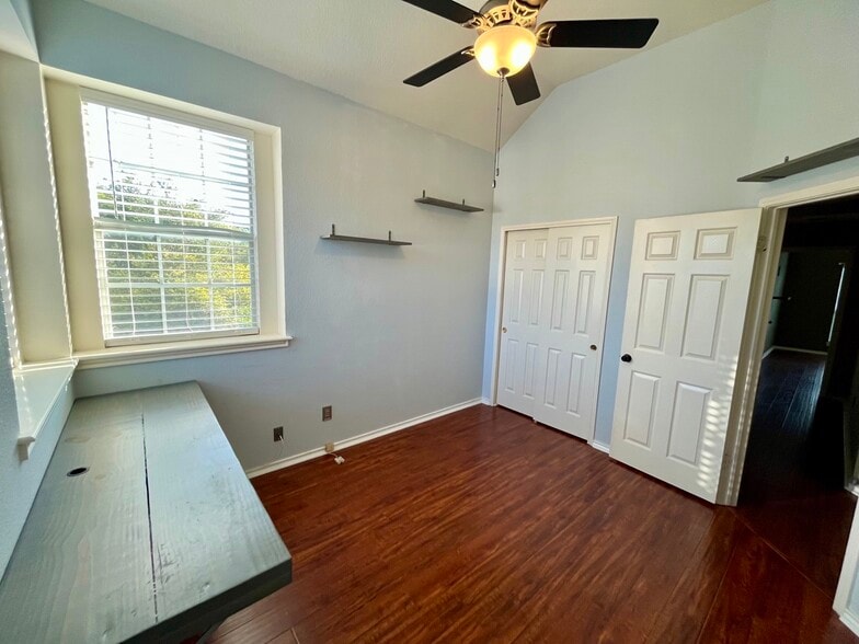 Building Photo - 5810 Spring Sq