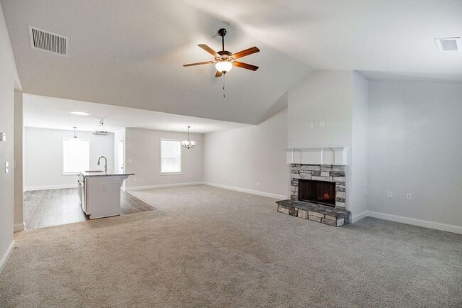 Building Photo - 80 Creek Haven Dr