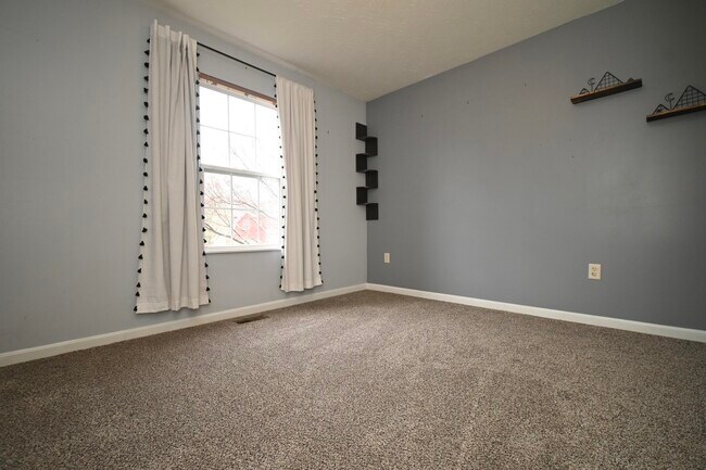 Building Photo - 5898 Ethan Dr