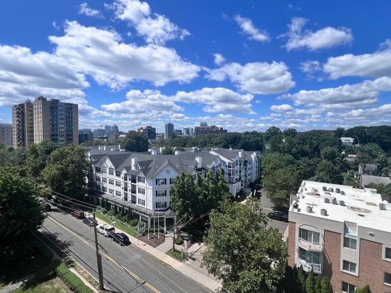 Building Photo - 87 Glenbrook Rd