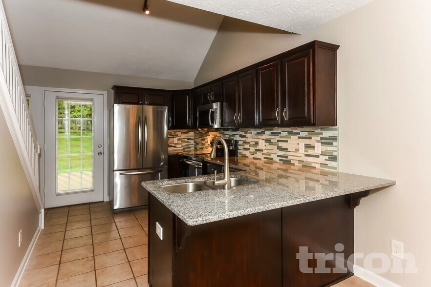 Building Photo - 102 Villa Cir