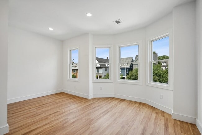 Building Photo - 215 Harrison Ave