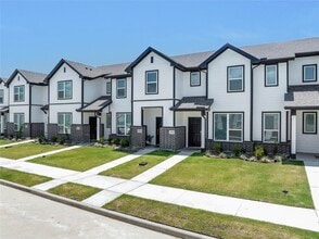 Building Photo - 11915 Carvalho Dr