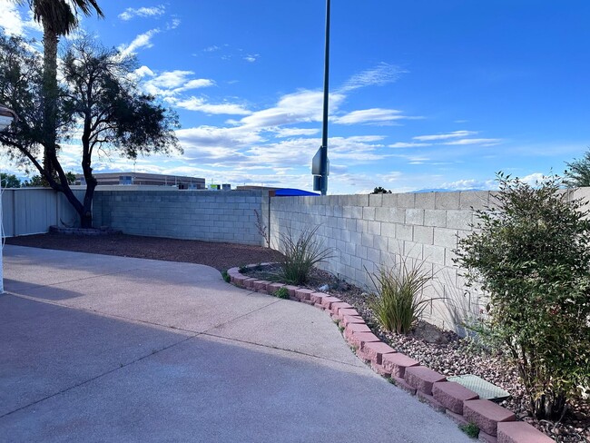 Building Photo - Location, Location! Prime Silverado Ranch Living  Welcome to this gorgeous single-story home in t...