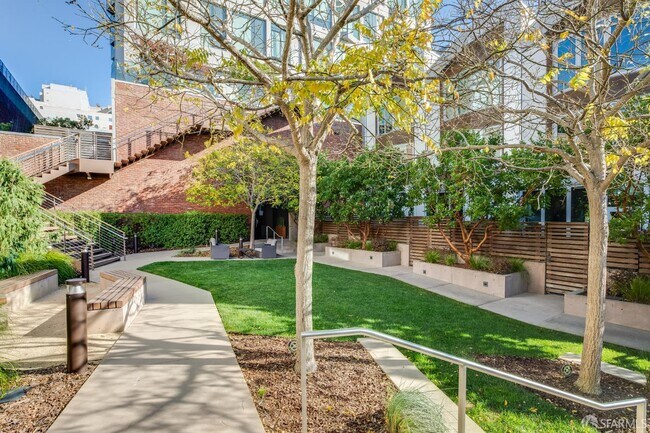 Building Photo - 2121 Webster St