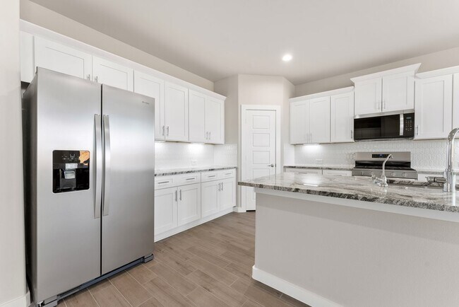 Building Photo - 2101 Fortune Dr