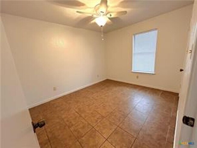 Building Photo - 2 Bed / 1 Bath Duplex Unit In Killeen
