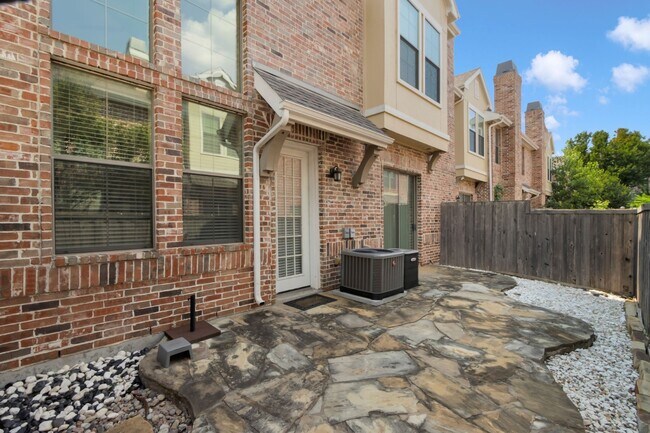 Building Photo - Richardson Townhome