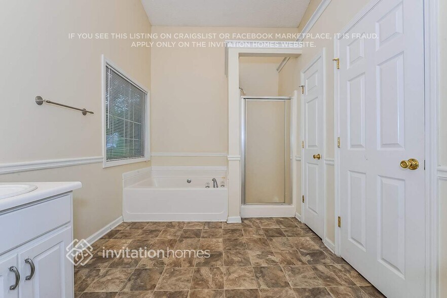 Building Photo - 390 Cambridge Way