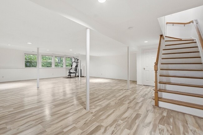 Building Photo - 5 Maple Ridge Dr