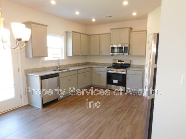 Building Photo - 246 Dupont Dr