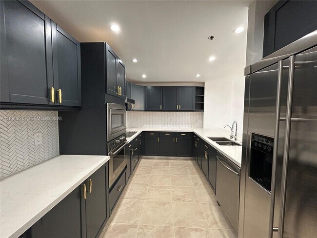 Building Photo - 251 Crandon Blvd