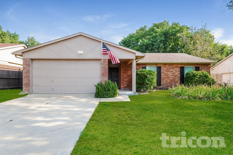 Building Photo - 7309 Hedge Dr