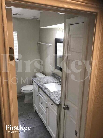 Building Photo - 5131 Whittier Oaks Dr