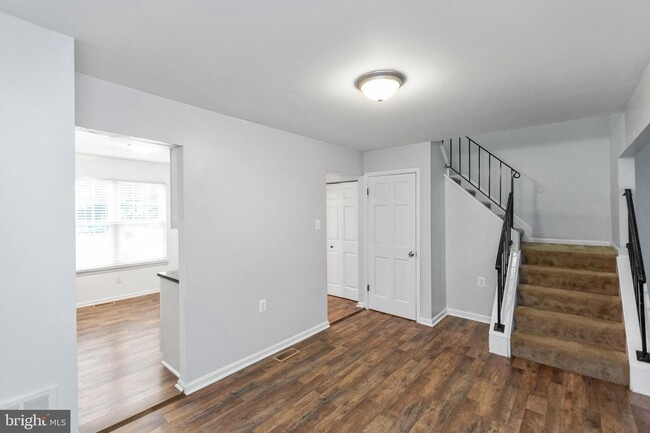 Building Photo - 14084 Fallbrook Ln