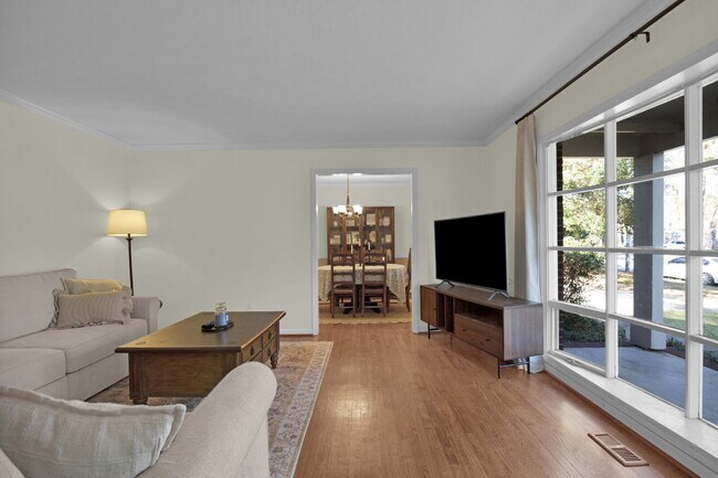 Building Photo - Huntington Park Home