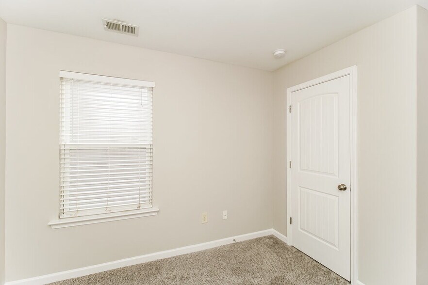 Building Photo - 480 Hill Crest Cir