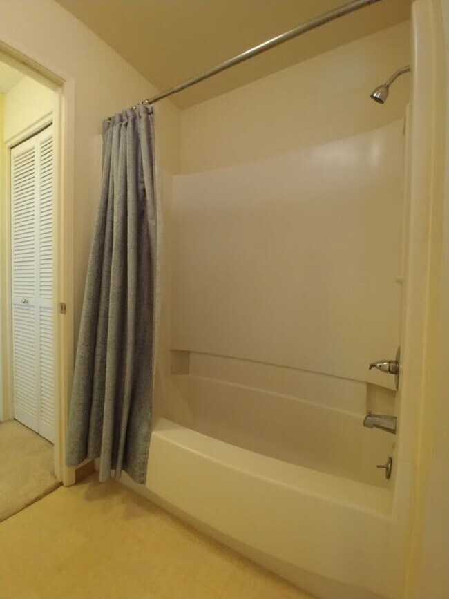 Building Photo - Available now : A 2 Bedroom, 1 bathroom with 2 assigned parking stalls at Royal Palm in Waipio