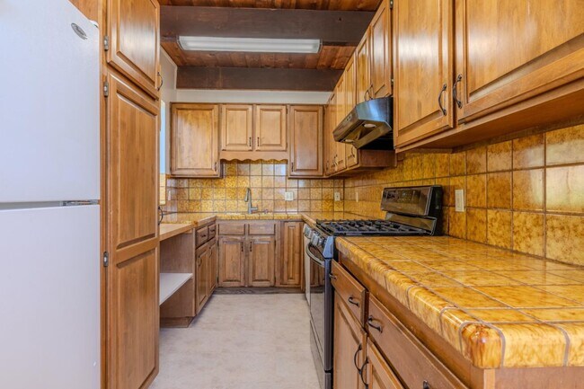 Building Photo - 990 Mirador Terrace
