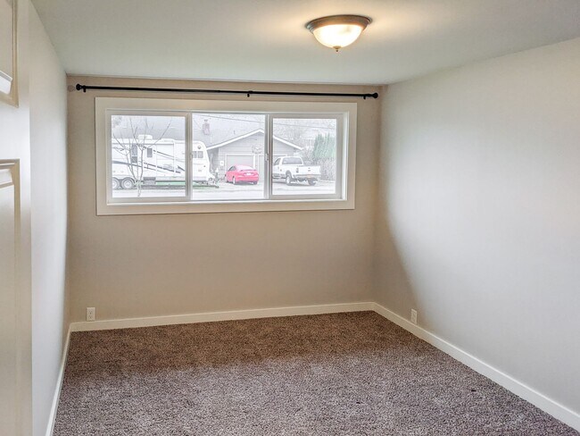 Building Photo - 145-195 Churchdale Ave N