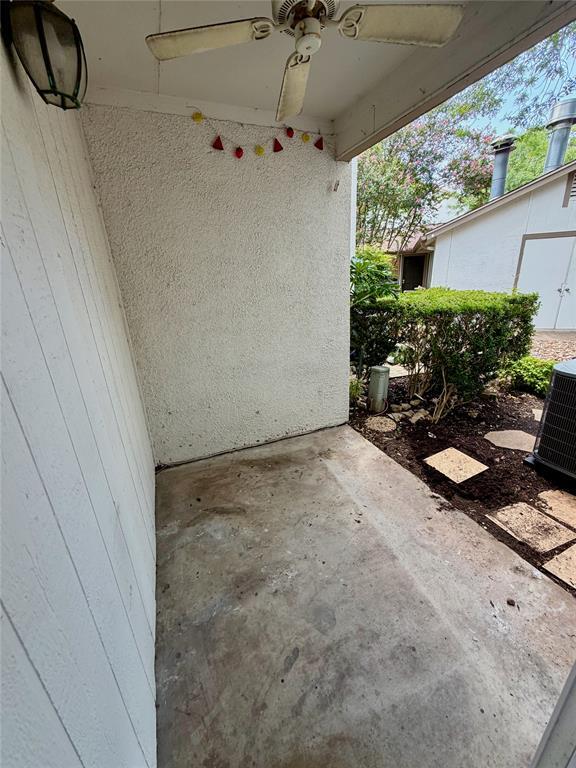 Building Photo - 6910 Hart Ln