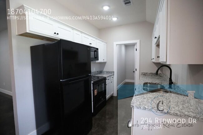 Building Photo - 204 Redwood Dr