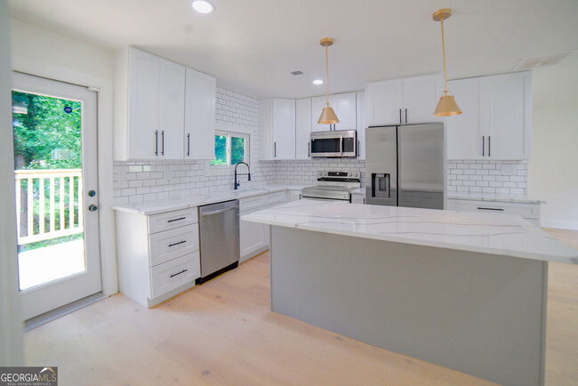 Building Photo - 2625 Santa Barbara Dr NW