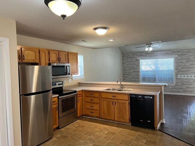 Building Photo - 302 Nikki Way