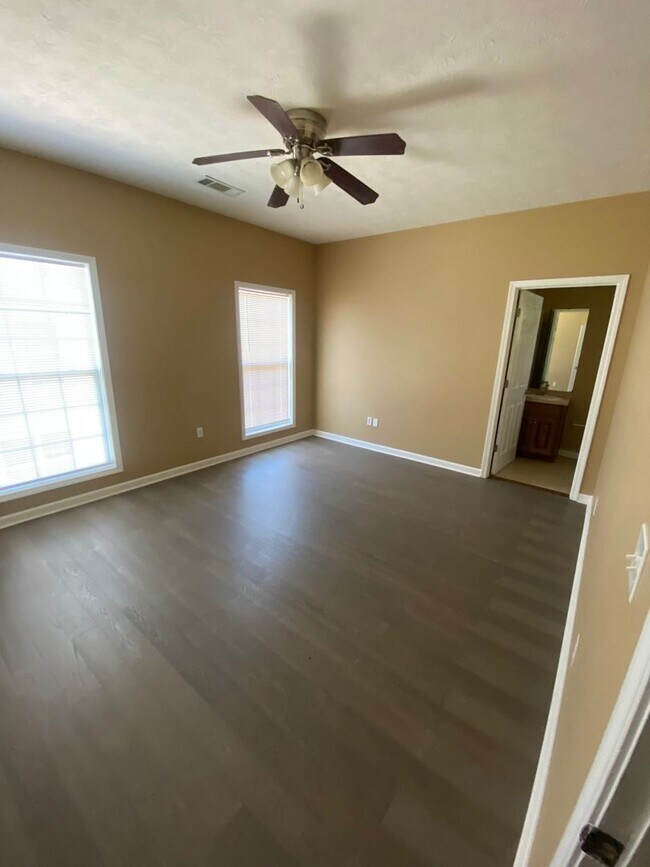 Building Photo - 812 20th St