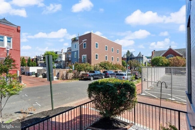 Building Photo - 116 Thomas St NW