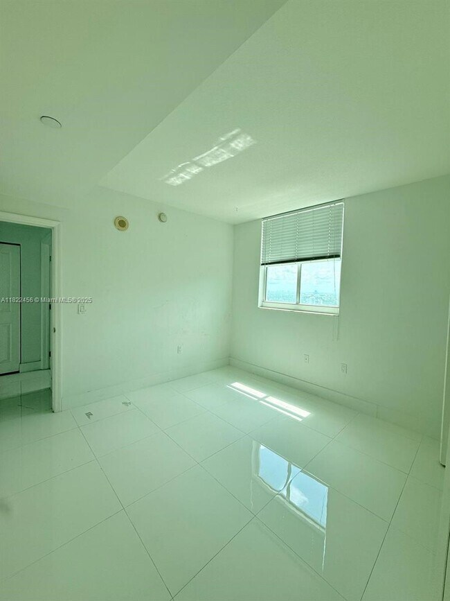 Building Photo - 1250 S Miami Ave