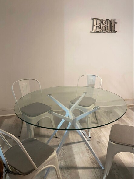 Building Photo - 423 21st St NE