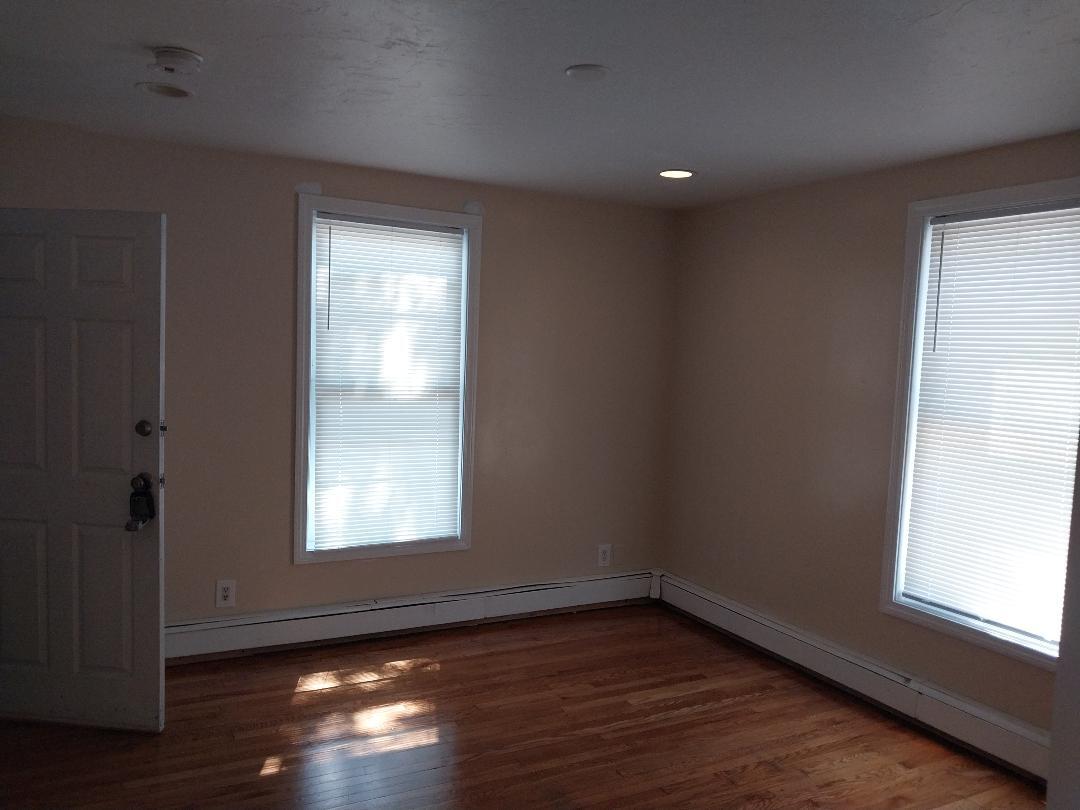 Building Photo - 98 Kirtland St
