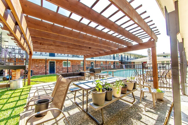 Building Photo - Quail Court Apartments