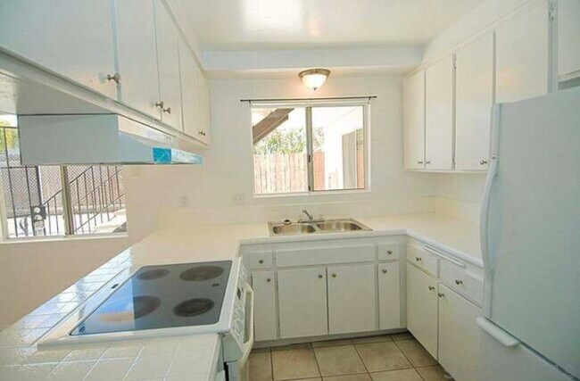 Building Photo - 5337 Groveland Dr