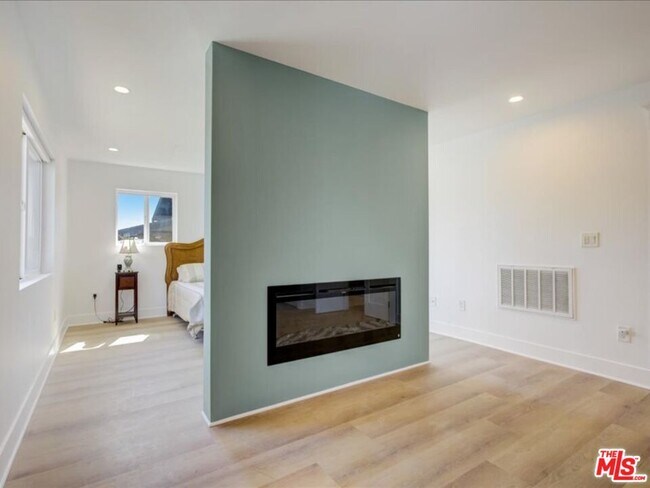 Building Photo - 400 N Avenue 66