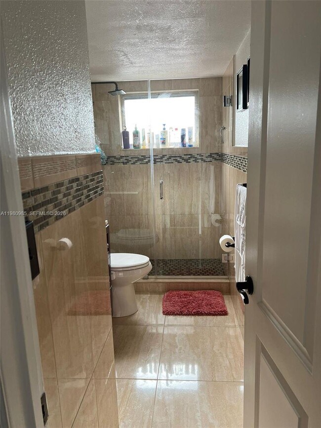 Building Photo - 13715 Kendale Lakes Cir