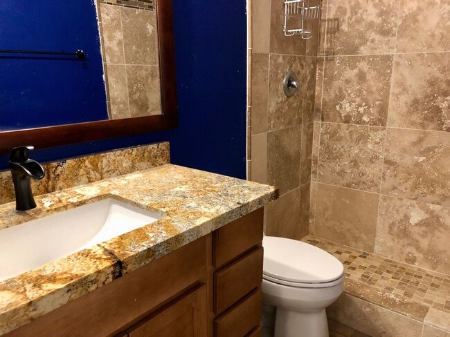 Building Photo - $1,595 Bullard & HWY 41, 2 Bedroom Condo -...