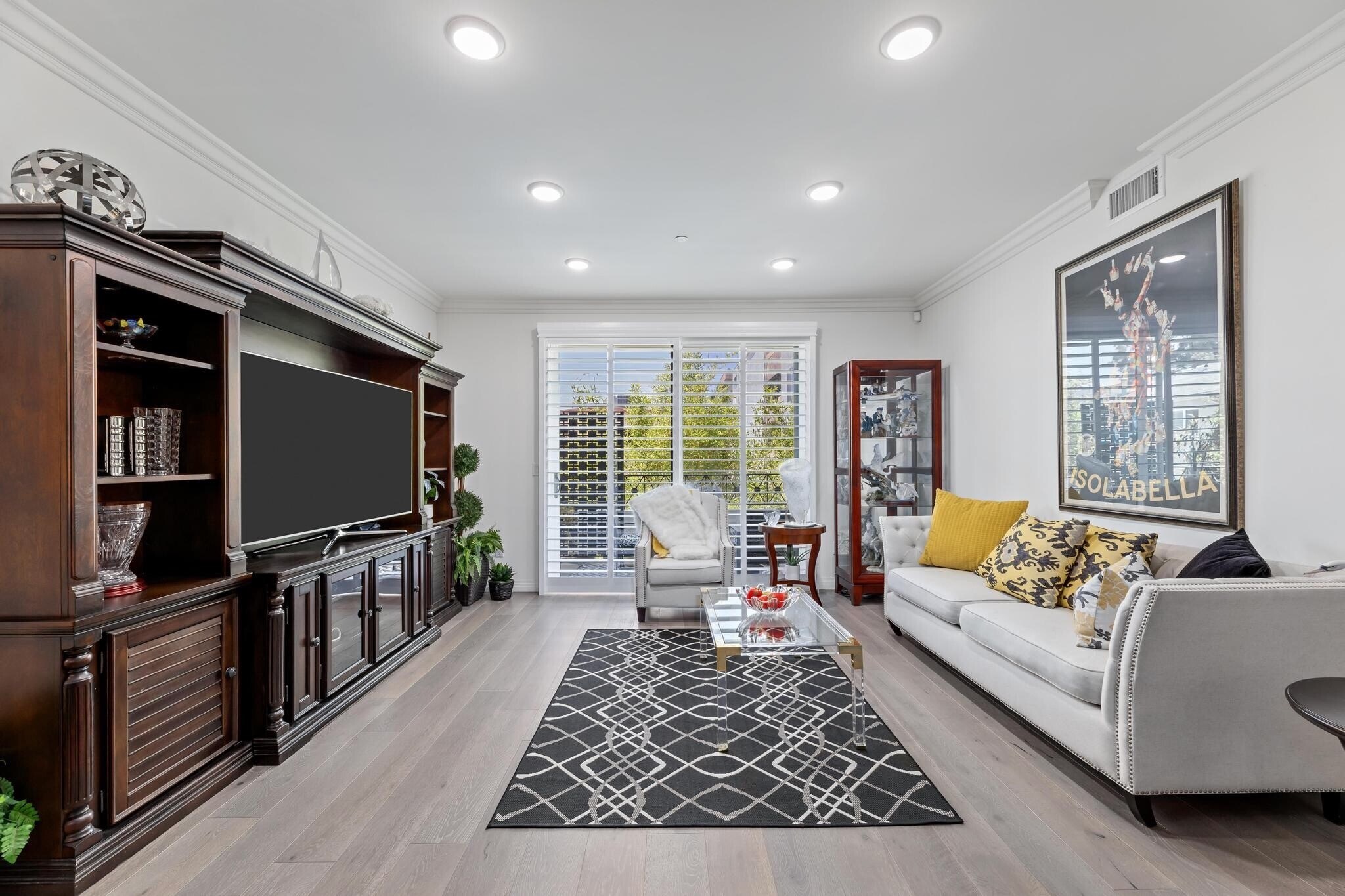 Building Photo - 5253 Vantage Ave