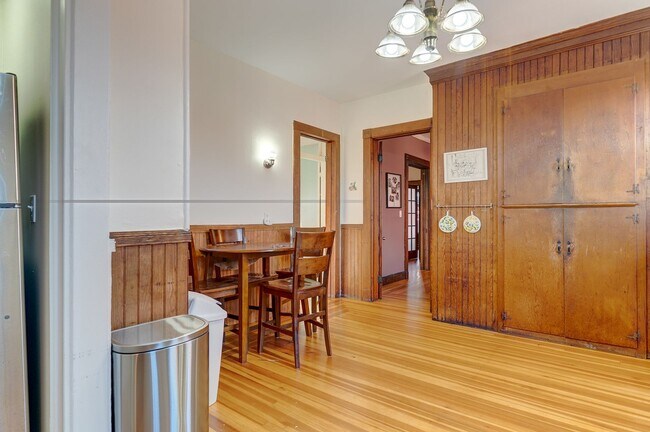 Building Photo - 119 Olive St