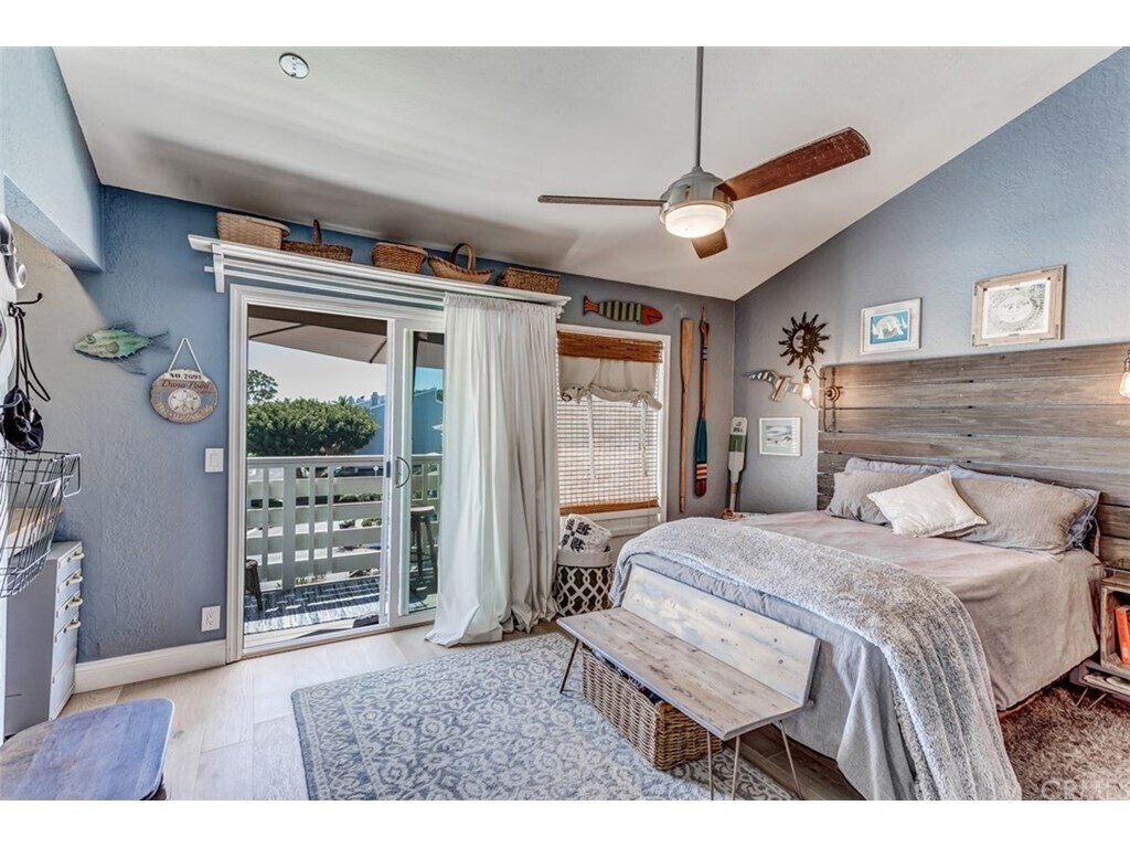 Master Queen - 24561 Harbor View Dr