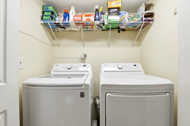 Building Photo - 2801 Donaldson Dr