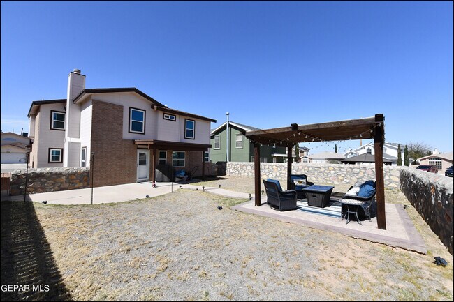 Building Photo - 5060 Silver Sands Ave