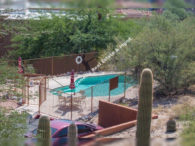 Building Photo - Charming 2-Bedroom Townhouse with Scenic Views & Cozy Fireplace in Tucson!