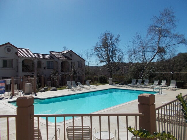 Building Photo - Terrific 2Br/2Ba upper Condo in StoneyBrook